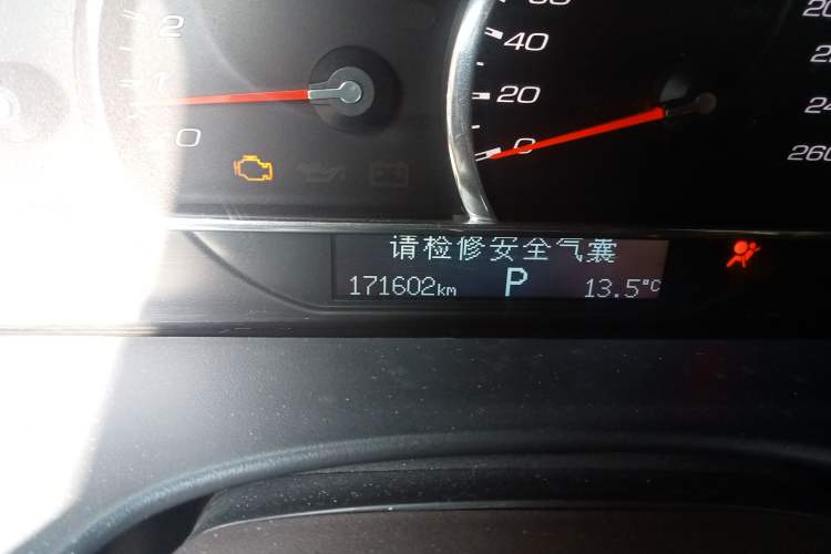 Used Cadillac SLS Seville 2010 3.0L Elite Edition Odometer Close Up