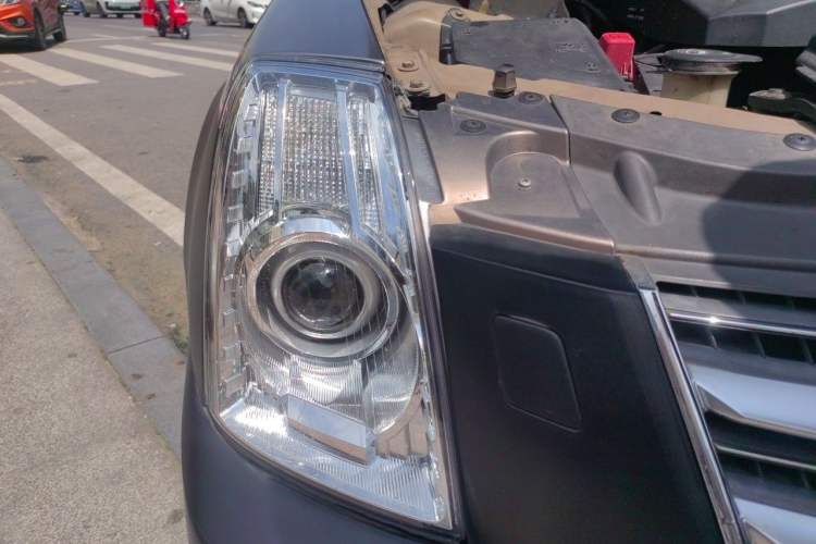 Used Cadillac SLS Seville 2010 3.0L Luxury Model Right Front Headlight