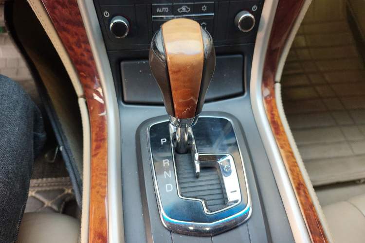 Used Cadillac SLS Seville 2010 3.0L Elite Edition Gear Lever