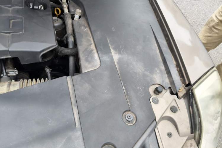 Used Cadillac SLS Seville 2010 3.0L Elite Edition Engine Bay Left