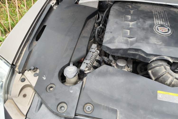 Used Cadillac SLS Seville 2010 3.0L Elite Edition Engine Bay Right