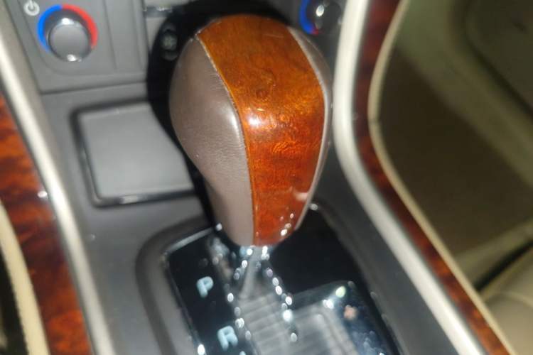 Used Cadillac SLS Seville 2010 3.0L Elite Edition Gear Lever