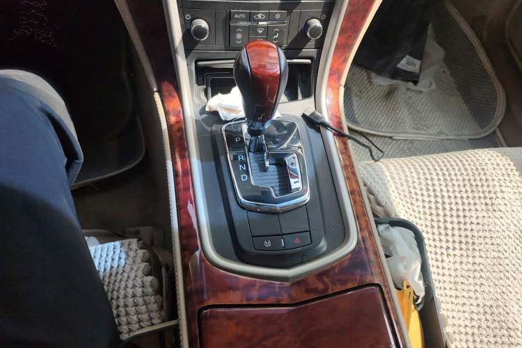 Used Cadillac SLS Seville 2010 3.0L Elite Edition Gear Lever