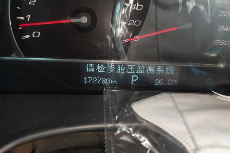 Used Cadillac SLS Seville 2010 3.0L Elite Edition Odometer Close Up