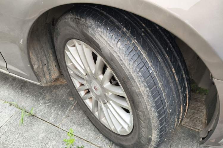 Used Cadillac SLS Seville 2010 3.0L Elite Edition Right Front Wheel Hub