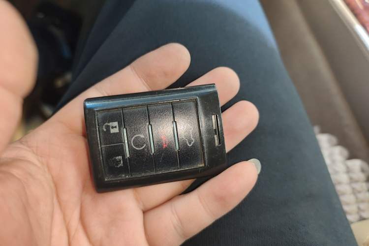 Used Cadillac SLS Seville 2010 3.0L Elite Edition Vehicle Key