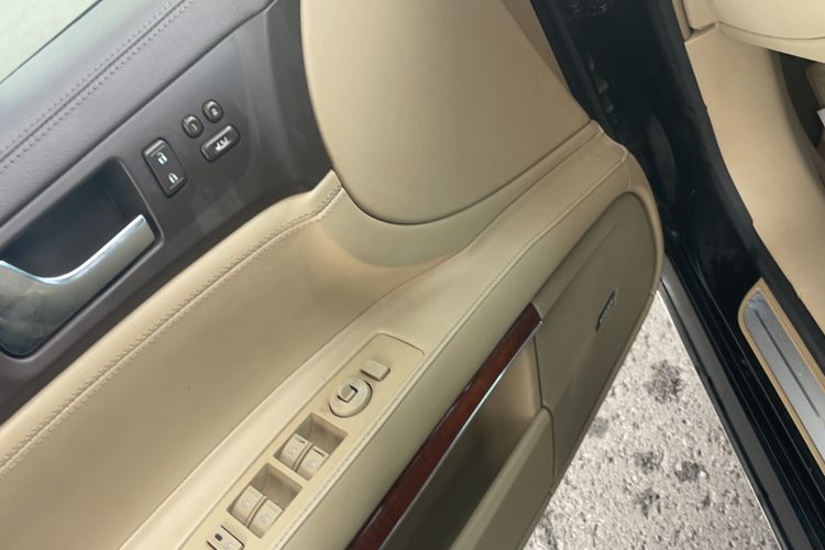Used Cadillac SLS Seville 2011 2.0T Elite Edition Audio And AC Panel