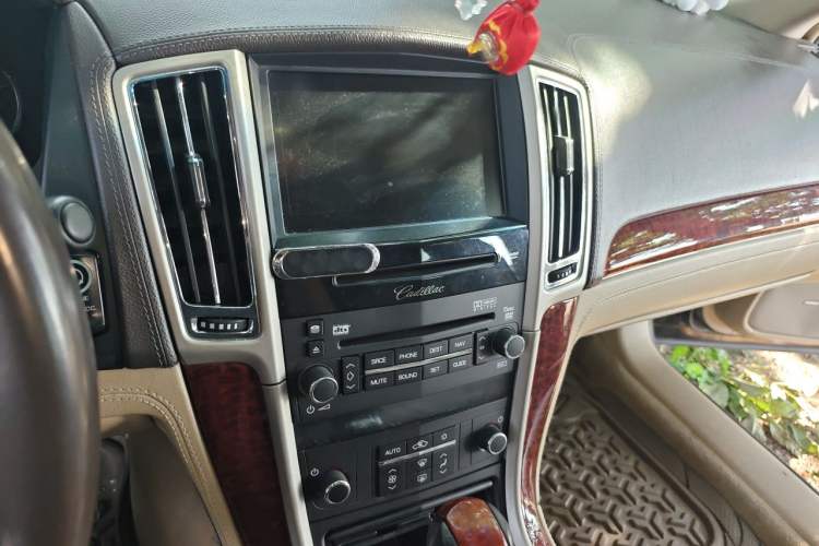 Used Cadillac SLS Seville 2011 2.0T Executive Edition Audio And AC Panel