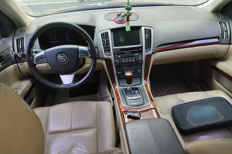 Used Cadillac SLS Seville 2011 2.0T Elite Edition Center Console