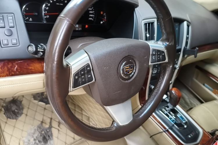 Used Cadillac SLS Seville 2011 2.0T Luxury Edition Center Console