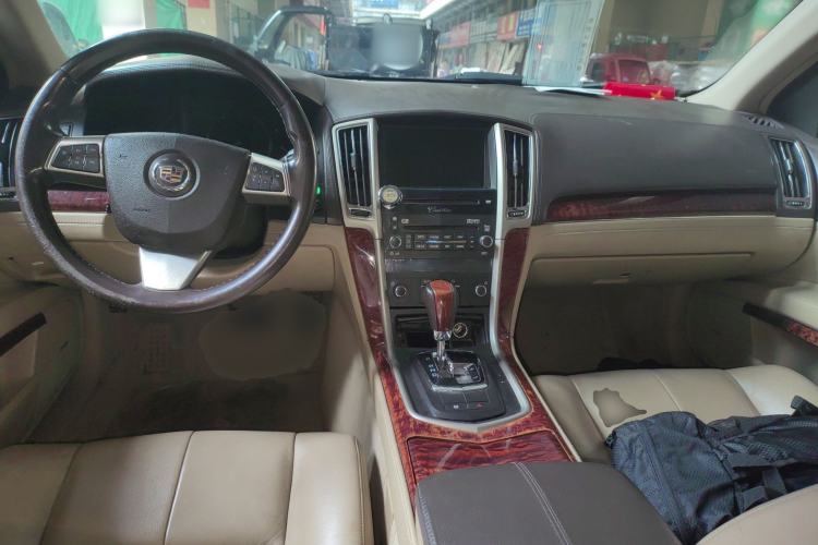 Used Cadillac SLS Seville 2011 2.0T Luxury Edition Center Console