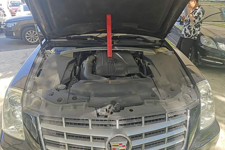 Used Cadillac SLS Seville 2011 2.0T Elite Edition Engine Bay