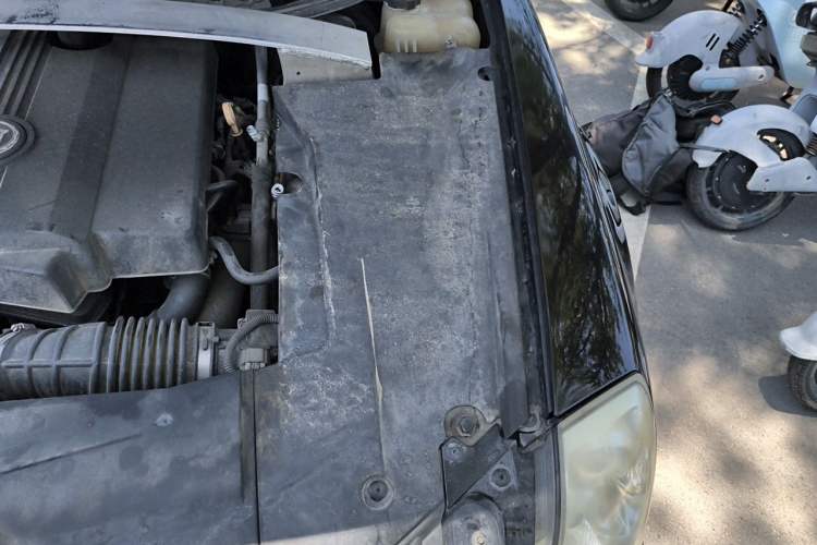 Used Cadillac SLS Seville 2011 2.0T Elite Edition Engine Bay Left