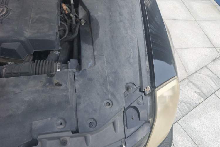 Used Cadillac SLS Seville 2011 2.0T Elite Edition Engine Bay Left