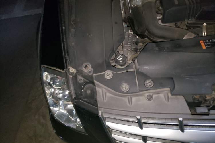 Used Cadillac SLS Seville 2011 2.0T Elite Edition Engine Bay Right