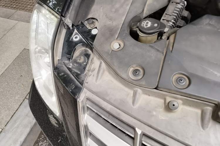 Used Cadillac SLS Seville 2011 2.0T Luxury Edition Engine Bay Right