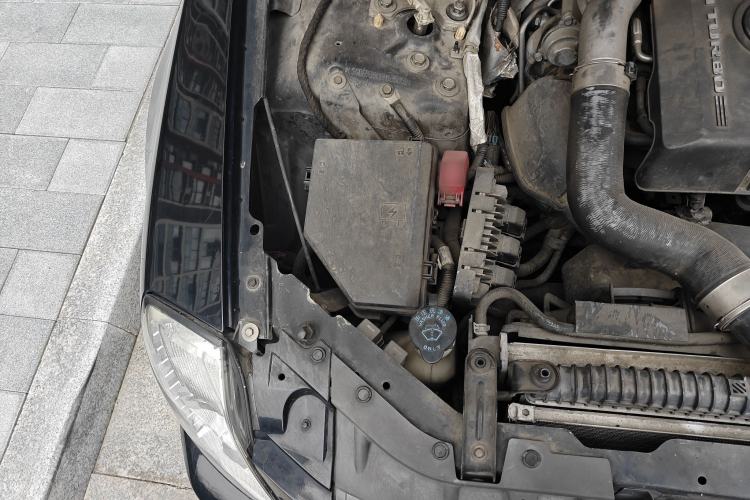 Used Cadillac SLS Seville 2011 2.0T Elite Edition Engine Bay Right