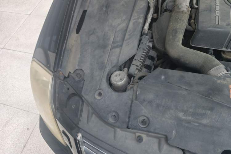 Used Cadillac SLS Seville 2011 2.0T Elite Edition Engine Bay Right