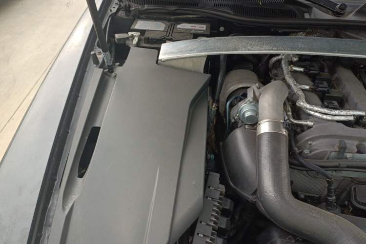 Used Cadillac SLS Seville 2011 2.0T Elite Edition Engine Bay Right