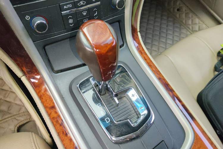 Used Cadillac SLS Seville 2011 2.0T Elite Edition Gear Lever