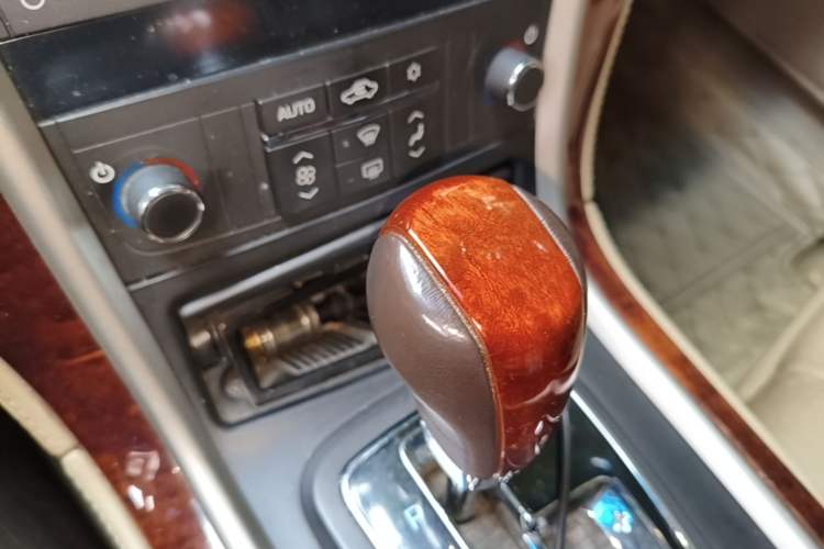 Used Cadillac SLS Seville 2011 2.0T Luxury Edition Gear Lever