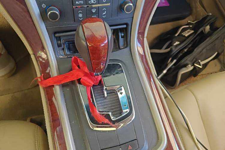 Used Cadillac SLS Seville 2011 2.0T Elite Edition Gear Lever