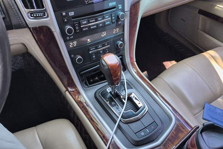 Used Cadillac SLS Seville 2011 2.0T Elite Edition Gear Lever
