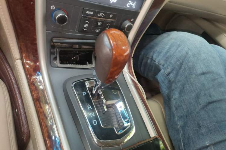 Used Cadillac SLS Seville 2011 2.0T Elite Edition Gear Lever