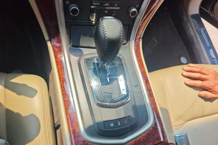 Used Cadillac SLS Seville 2011 2.0T Elite Edition Gear Lever