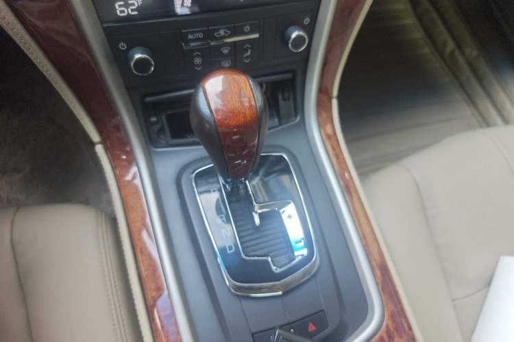 Used Cadillac SLS Seville 2011 2.0T Elite Edition Gear Lever