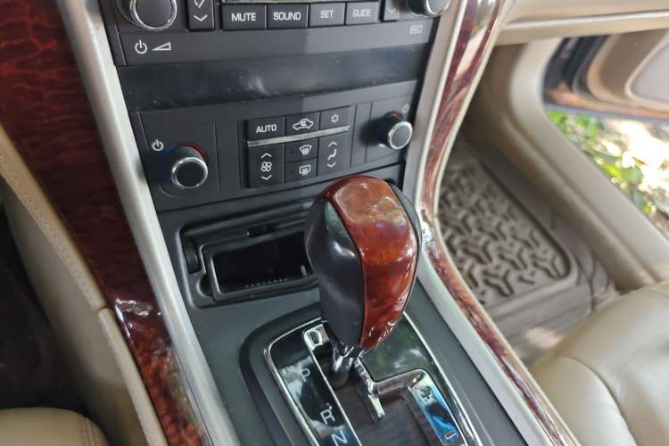 Used Cadillac SLS Seville 2011 2.0T Executive Edition Gear Lever