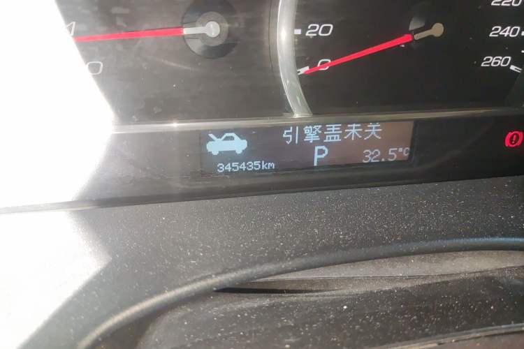 Used Cadillac SLS Seville 2011 2.0T Elite Edition Odometer Close Up