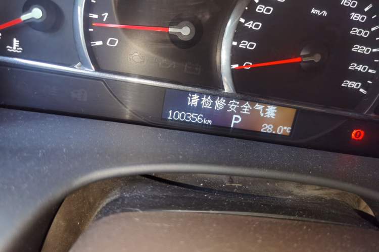 Used Cadillac SLS Seville 2011 2.0T Elite Edition Odometer Close Up