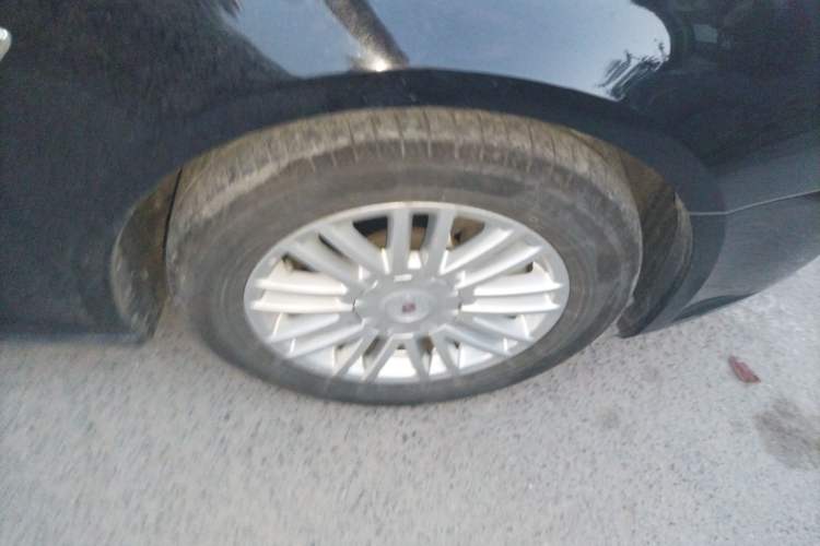 Used Cadillac SLS Seville 2011 2.0T Elite Edition Right Front Wheel Hub