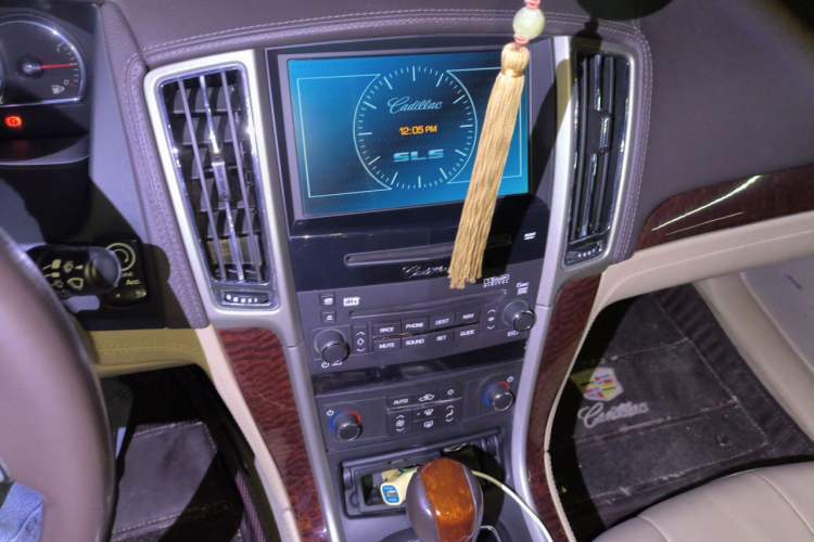 Used Cadillac SLS Seville 2011 2.0T Elite Edition Audio And AC Panel