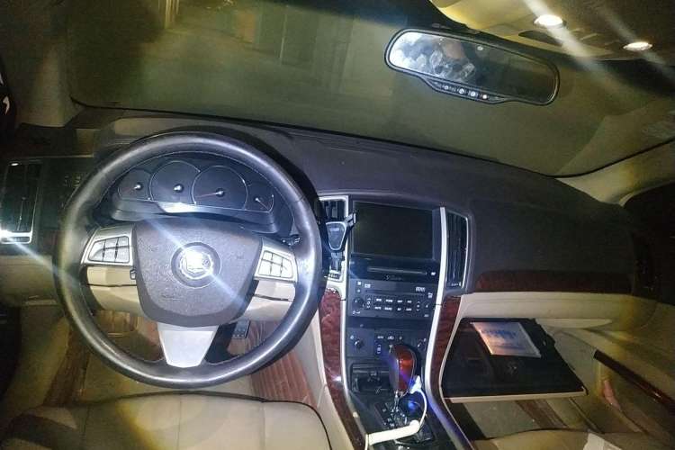 Used Cadillac SLS Seville 2011 2.0T Elite Edition Center Console
