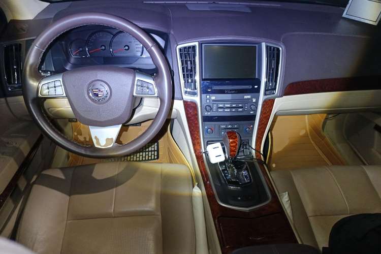Used Cadillac SLS Seville 2011 2.0T Elite Edition Center Console