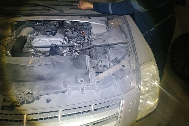 Used Cadillac SLS Seville 2011 2.0T Elite Edition Engine Bay Left