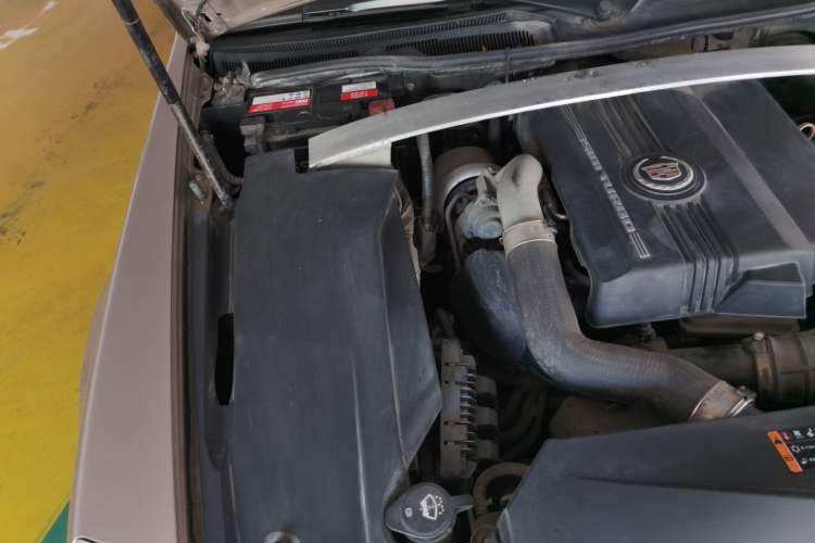 Used Cadillac SLS Seville 2011 2.0T Luxury Edition Engine Bay Right