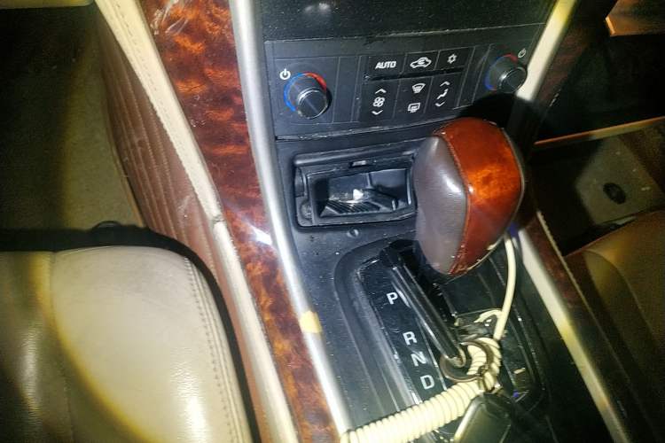 Used Cadillac SLS Seville 2011 2.0T Elite Edition Gear Lever
