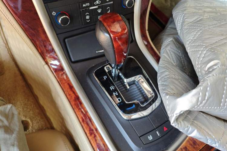 Used Cadillac SLS Seville 2011 2.0T Elite Edition Gear Lever