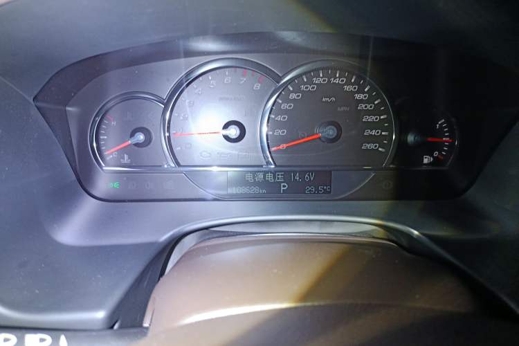 Used Cadillac SLS Seville 2011 2.0T Elite Edition Odometer Close Up