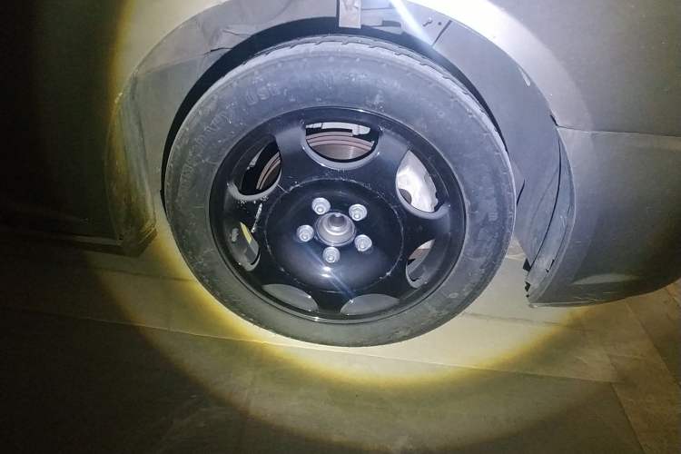 Used Cadillac SLS Seville 2011 2.0T Elite Edition Right Front Wheel Hub