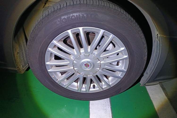 Used Cadillac SLS Seville 2011 2.0T Elite Edition Right Front Wheel Hub