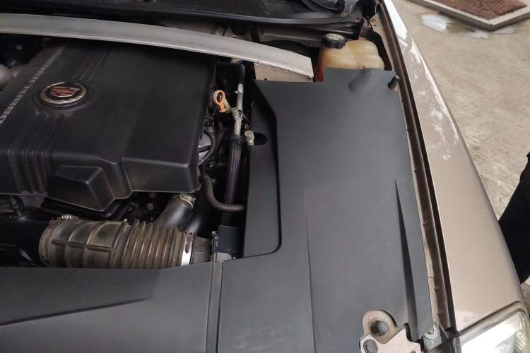 Used Cadillac SLS Seville 2011 2.0T Elite Edition Engine Bay Left