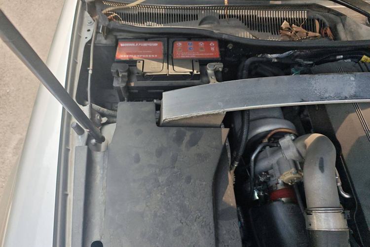 Used Cadillac SLS Seville 2011 2.0T Elite Edition Engine Bay Right