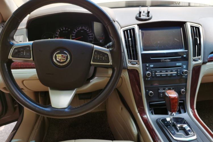 Used Cadillac SLS Seville 2011 2.0T Elite Edition Center Console