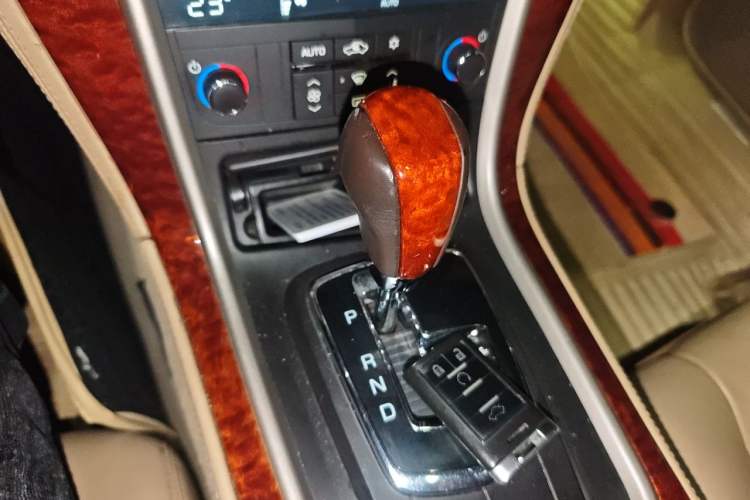 Used Cadillac SLS Seville 2011 2.0T Elite Edition Gear Lever