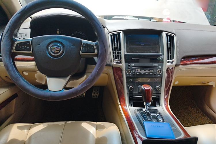 Used Cadillac SLS Seville 2012 2.0T Comfort Model Center Console