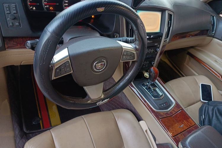 Used Cadillac SLS Seville 2012 2.0T Comfort Model Center Console